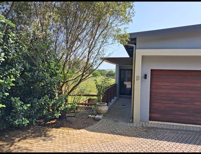 3 BEDROOM TOWNHOUSE FOR SALE IN PALM LAKES ESTATE